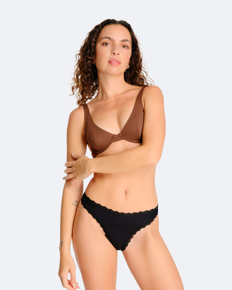 String menstruel noir en dentelle